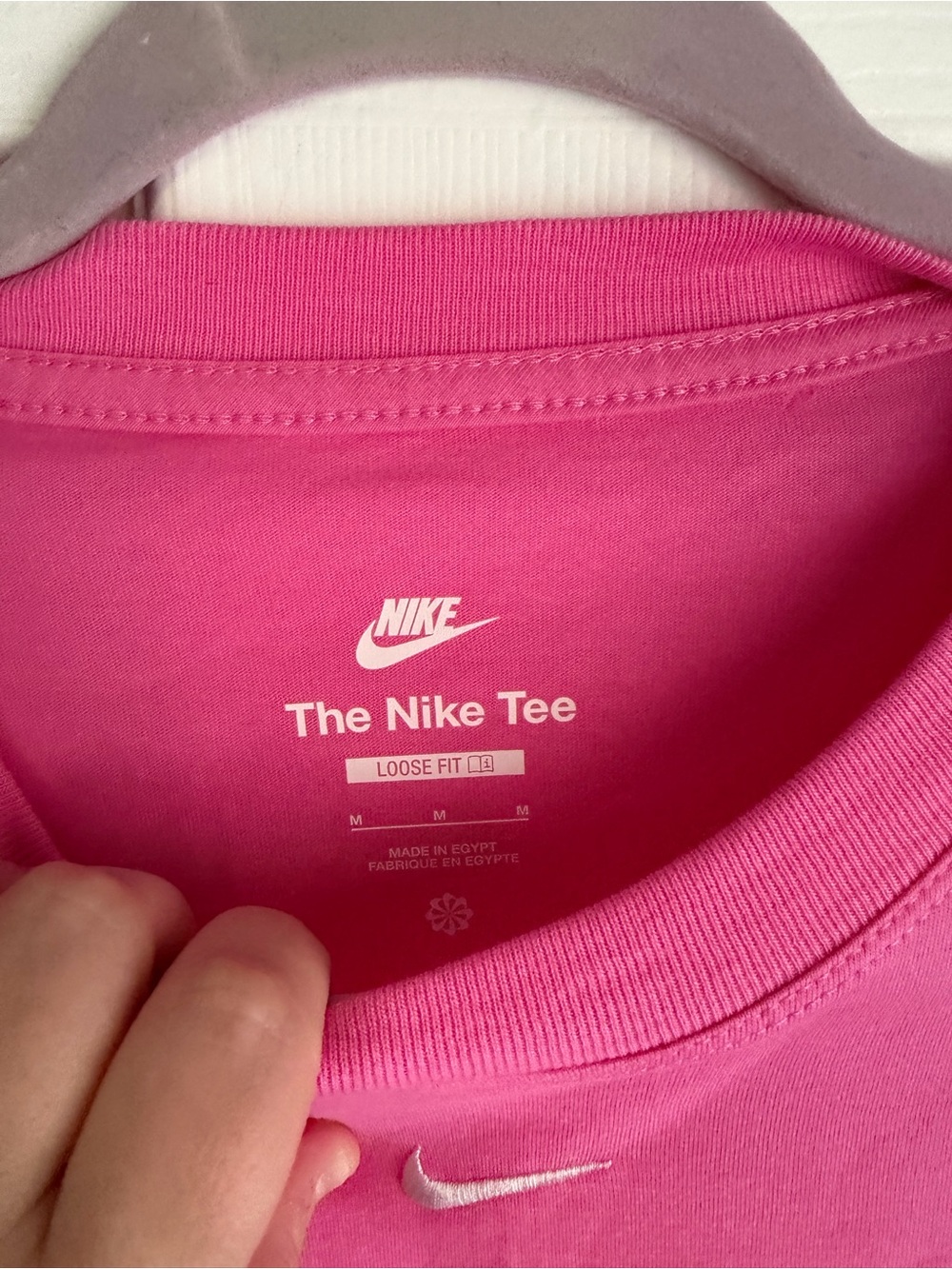 Nike Women's Hot Pink Crew T-Shirt with White Swoosh - Picture 2 of 3
